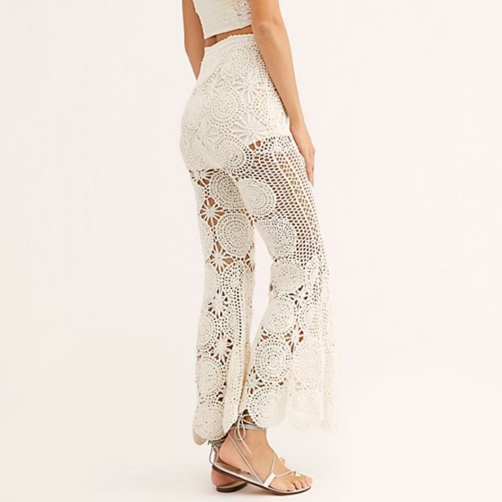 🍒NWT🍒 FREE PEOPLE STATEMENT CROCHET FLARE - Picture 4 of 8